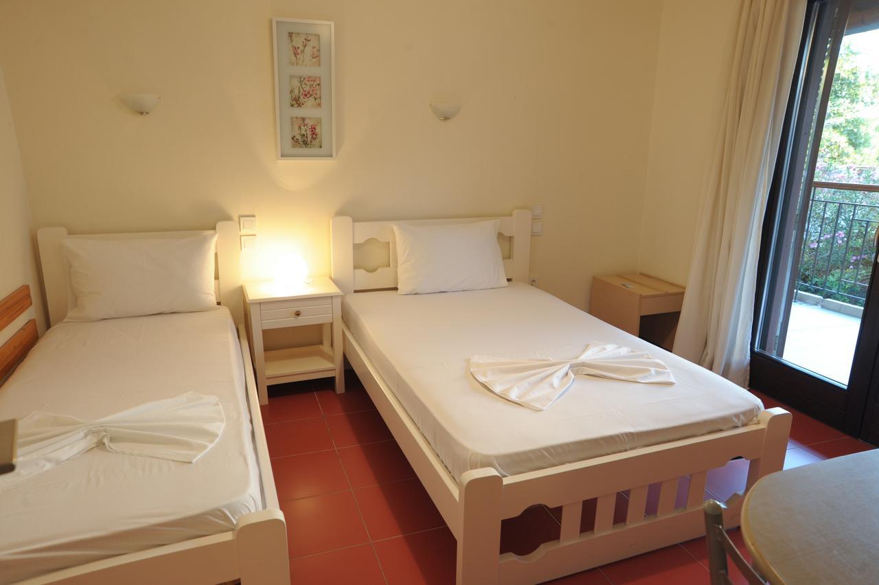 Spyrou Studios & Apartments Platanidia Extérieur photo
